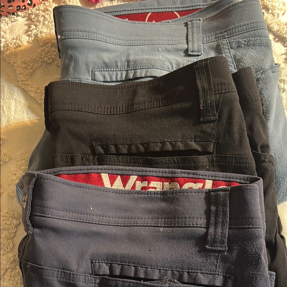 Lot of 3/$28 Wrangler Outdoor Stretch Pants Blue, Light Blue,& Black size 40/30